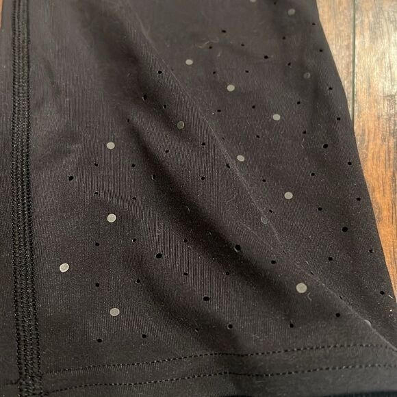 Lululemon To The Beat Crop black size 6 in EUC reflective soulcycle lululemon - Picture 4 of 11